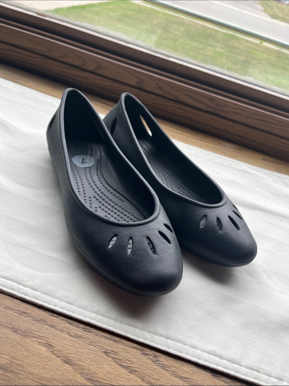 CROCS Women's Black Iconic crocs comfort